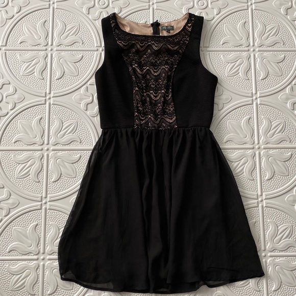 Lily Rose Lace & Chiffon Dress - Picture 1 of 5